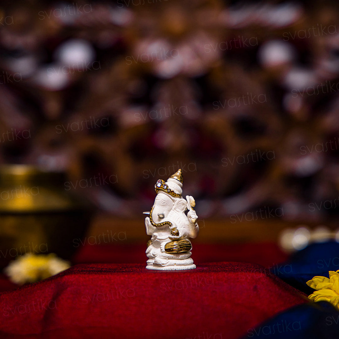 ganesha idol for car dashboard