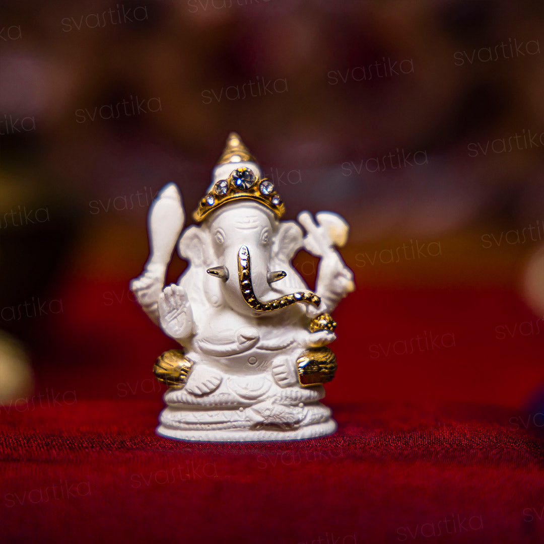 ganpati car dashboard idol