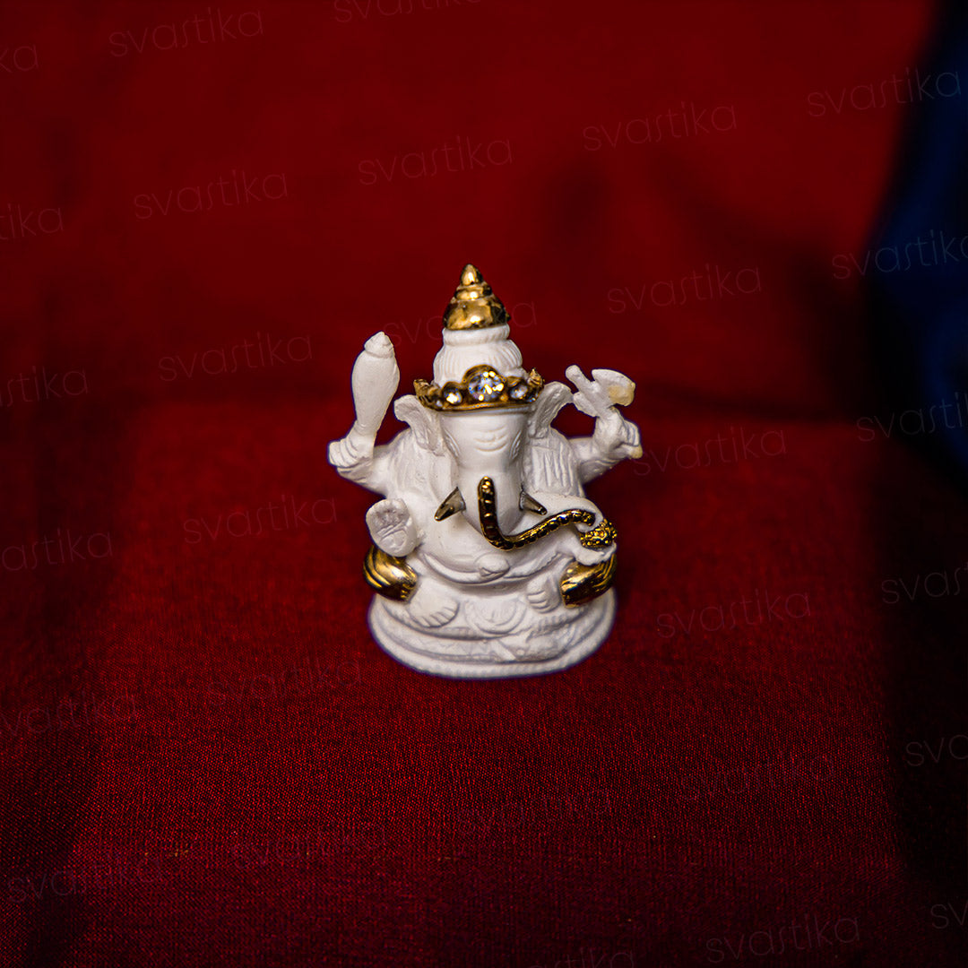 Car dashboard ganpati idol