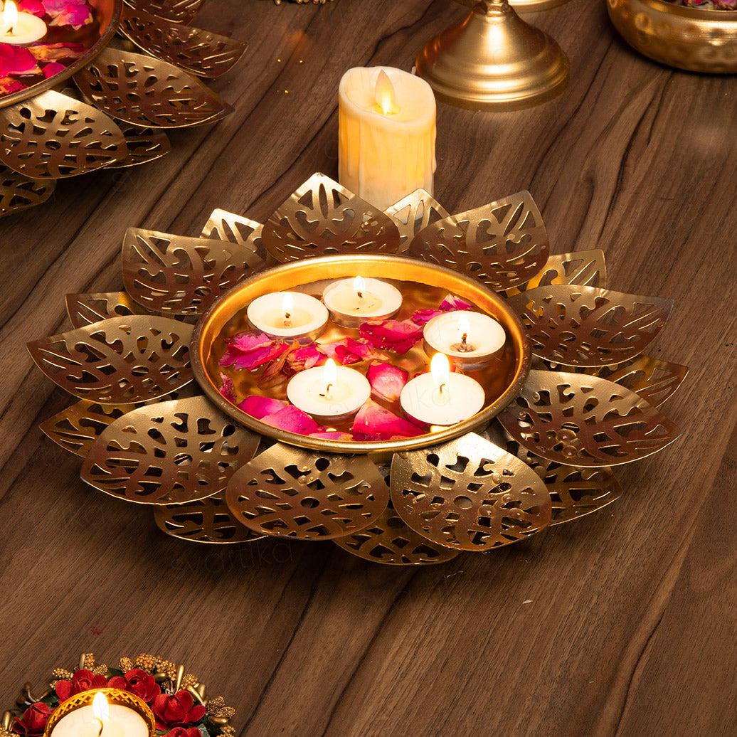 Lotus petal floral urli
